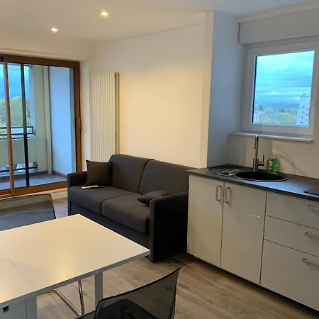 Renovated 3-room Near Tram Stop Apartment *