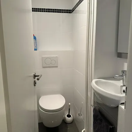 Apartment Renovated 3-room Near Tram Stop