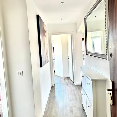 3 Pieces 75 M2 Pres Arret Tram Štrasburk