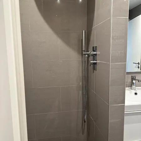 3 Pieces 75 M2 Pres Arret Tram * Straßburg