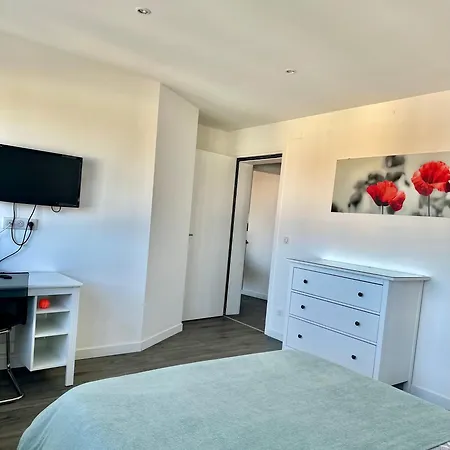 3 Pieces 75 M2 Pres Arret Tram Apartment