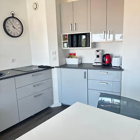 3 Pieces 75 M2 Pres Arret Tram