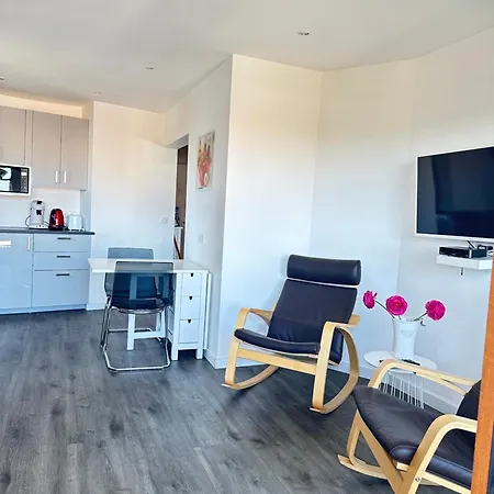 3 Pieces 75 M2 Pres Arret Tram